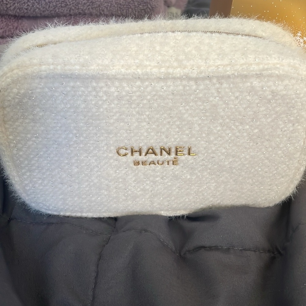 Chanel Holiday White cosmetic bag - Empty